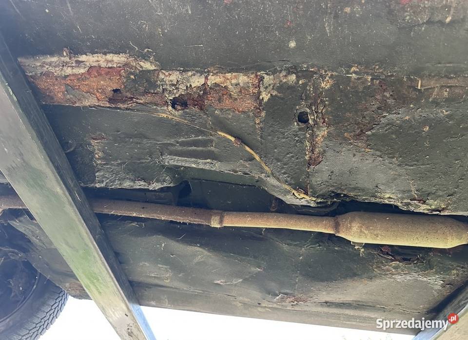 Audi 80 B1 sedan odpala Radom