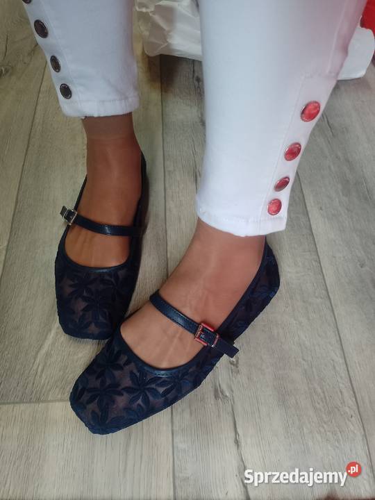 42 Granatowe koronkowe Baleriny wieczorowe z Moda i Styl Kraków