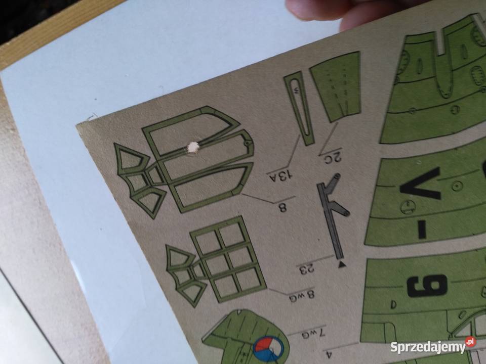 Model kartonowy Samolot myśliwski II wojny Dąbrowa Górnicza sprzedam