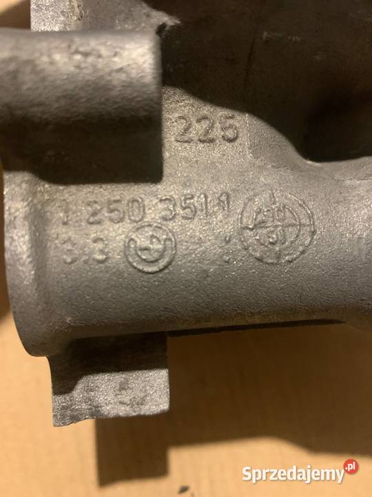 BMW E24 E28 E23 E12 M30 obudowa termostatu Mszana