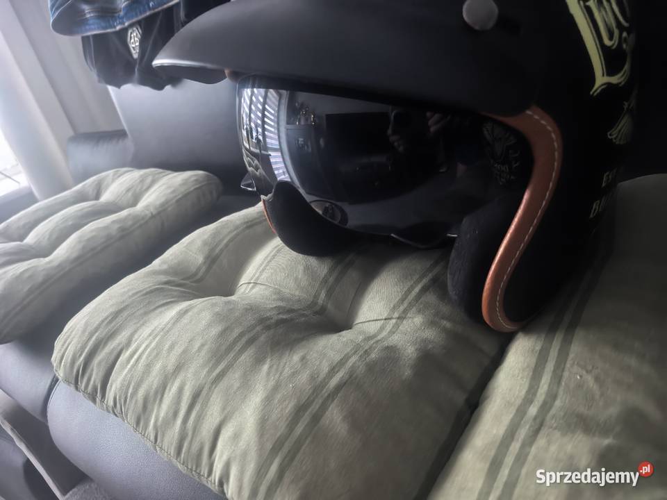 Sprzedam kaski retro L i XL sprzedam