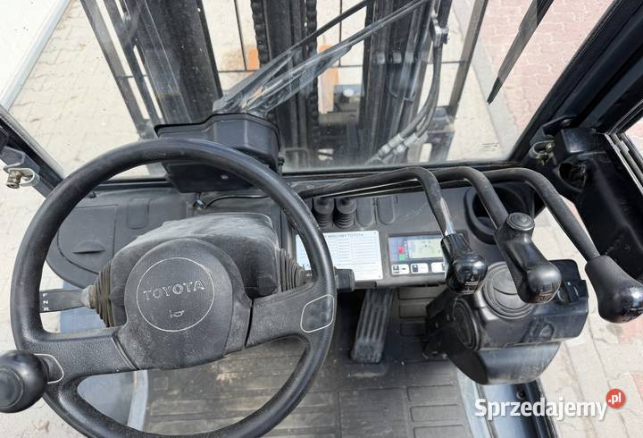 Toyota z Polskiego salonu FULL 55m TRIPLEX stan Łask sprzedam