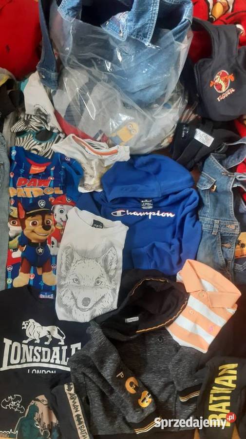 TOTALNA WYPRZEDAŻ MARKOWYCH UBRAŃ CHŁOPCA