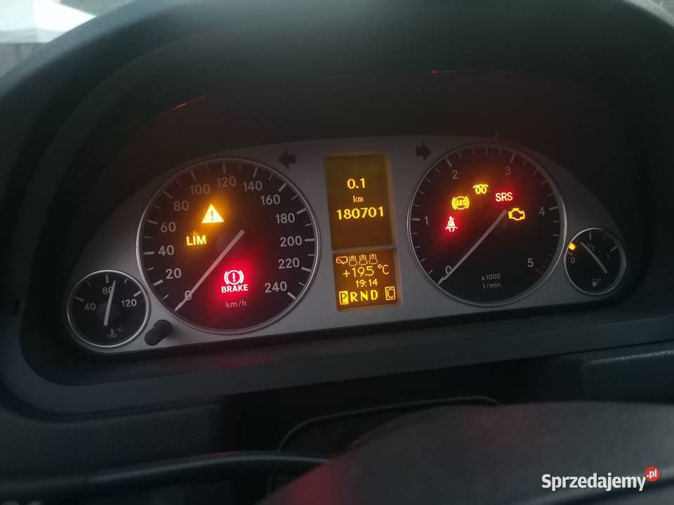 Mercedes Benz B180 Całowanie