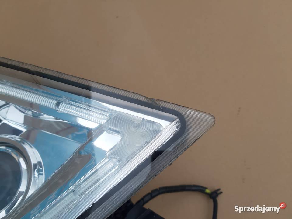 VOLVO FH13 REFLEKTOR PRAWY XENON LAMPA PRAWA Bieleń