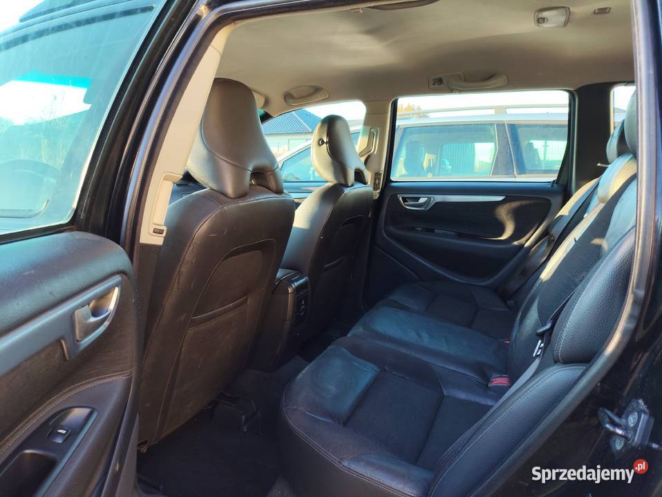 Volvo V70 24 benzyna Momentum hak 2 kpl kół elektryczne szyby V70 sprzedam