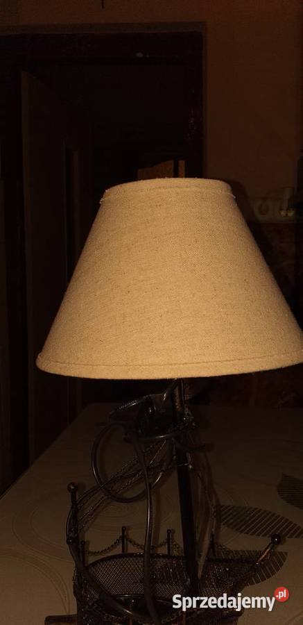 lampka nocna ze statkiem odcienie szarości