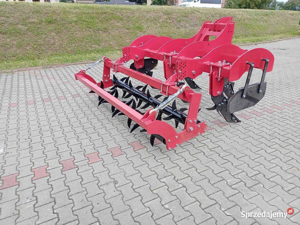 Pług dłutowy PIORUN z wałem kolczatkowym STRUMYK Tuszyn