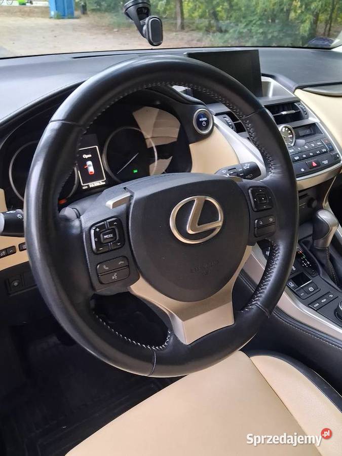 Lexus NX czarny na gwarancji salonu LEXUS nieuszkodzony Lexus Warszawa