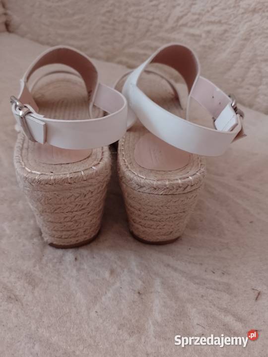 40 ASOS Białe sandałki sandały na koturnie z