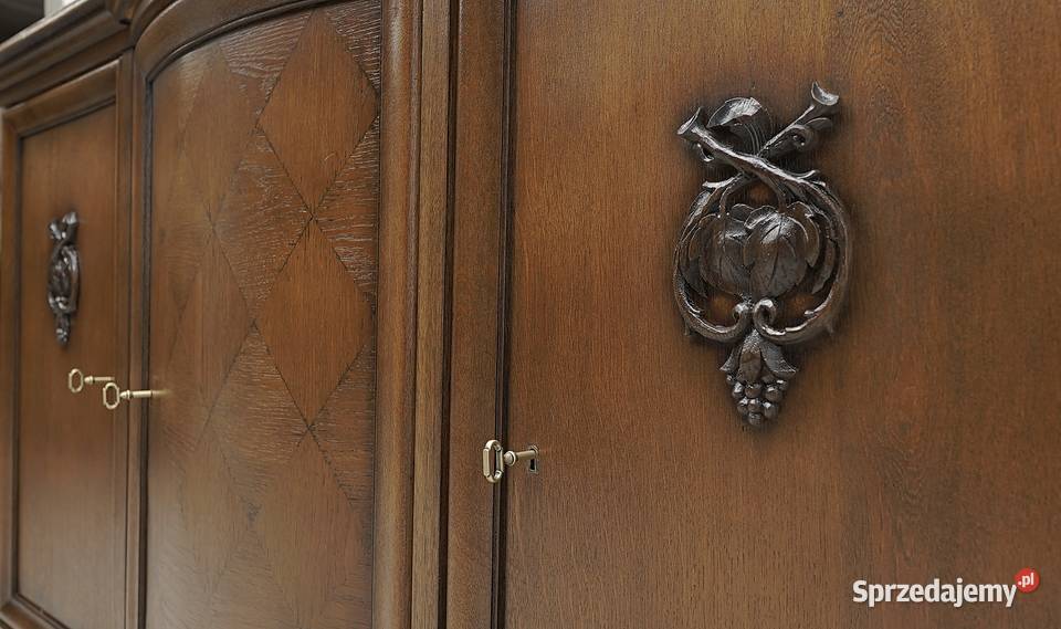 Dębowy kredens z lat 20tych w stylu secesyjnym 67cm Kredensy i witryny Jerka