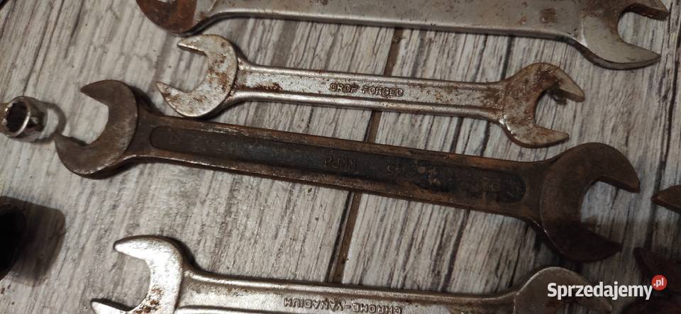 Zestaw starych kluczy narzędzi