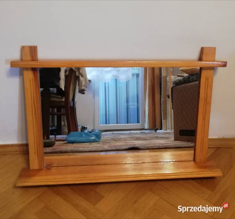 Lustro łazienkowe w drewnianej sosnowej ramie z