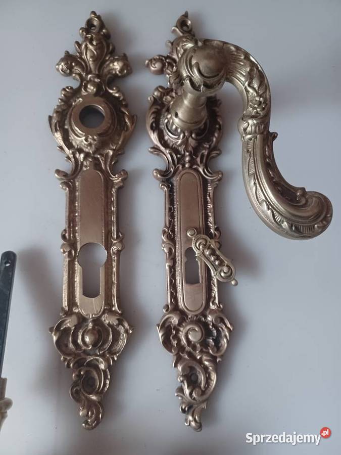 Pałacowe klamki i szyldy Mosiądz