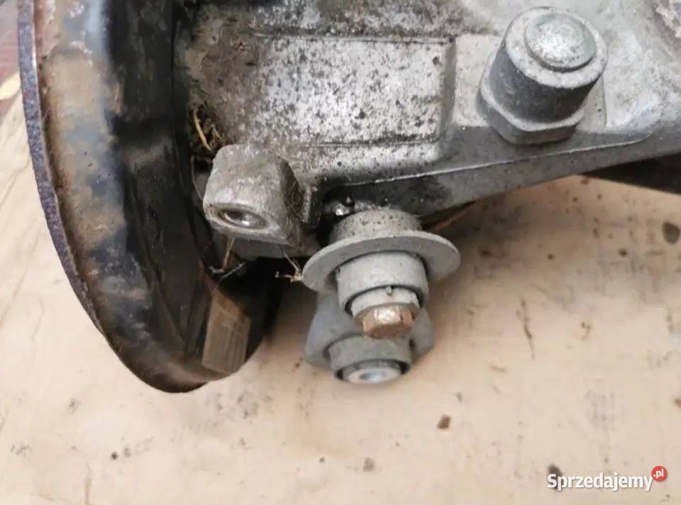 Piasta zwrotnica półoś prawy tył BMW E39 kombi Żory