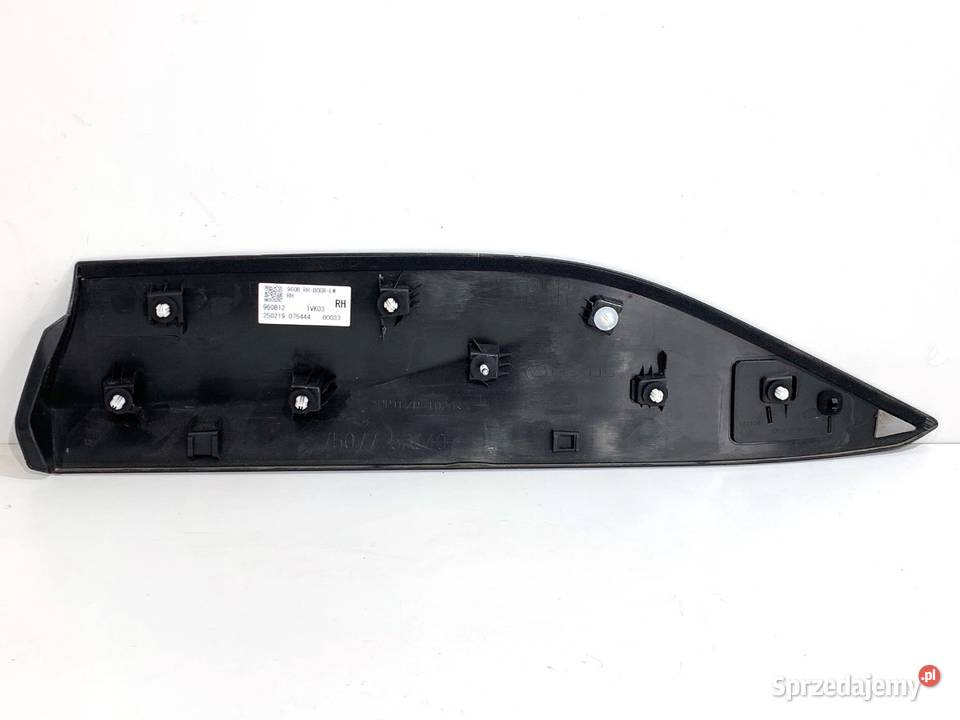 LISTWA DRZWI PRAWY TYŁ LEXUS LBX Crossover sprzedam