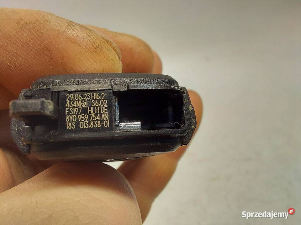 Audi Q4 ETRON 89A 89E KLUCZYK PILOT 8Y0959754