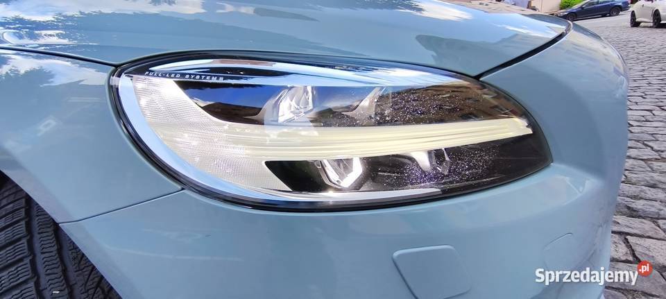 Volvo v40 Lift T3 Momentum Harman Kardon Stargard