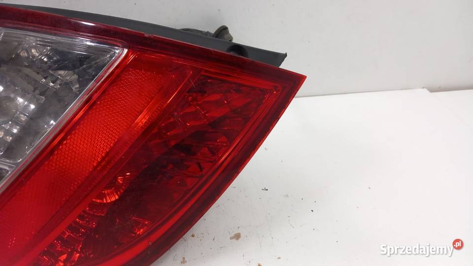 HYUNDAI I20 HB LAMPA TYŁ LEWA Zbierkowo