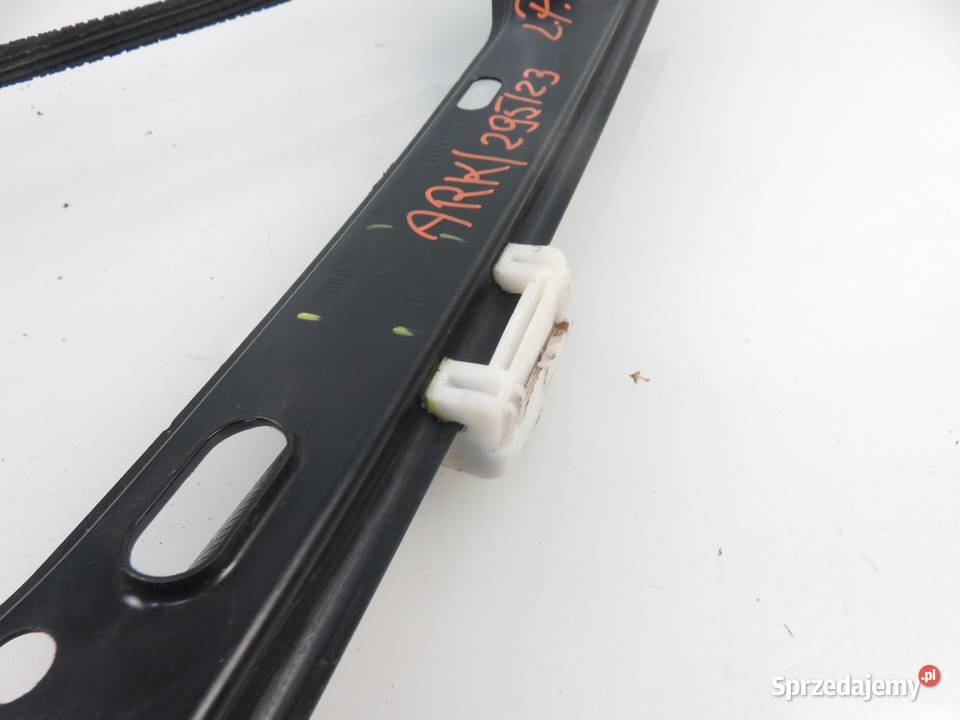 PODNOŚNIK SZYBY PRAWY PRZEDNI BMW 3 E90 7060266S osobowe Mechanizmy opuszczania szyb