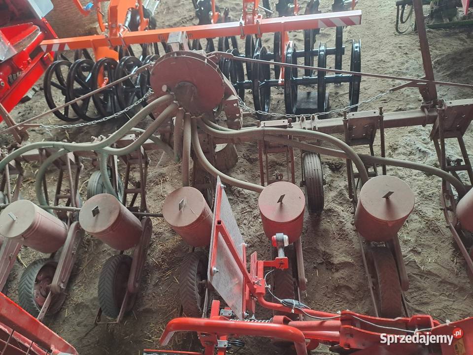 Siewnik pneumatyczny do kukurydzy buraczków nieuszkodzony Kórnik