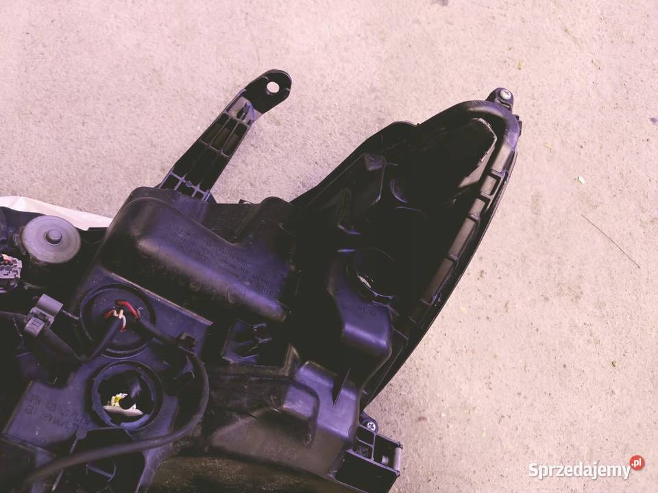 TOYOTA LAND CRUISER PRADO 150 18 LAMPA PRAWY osobowe Nowy Tomyśl