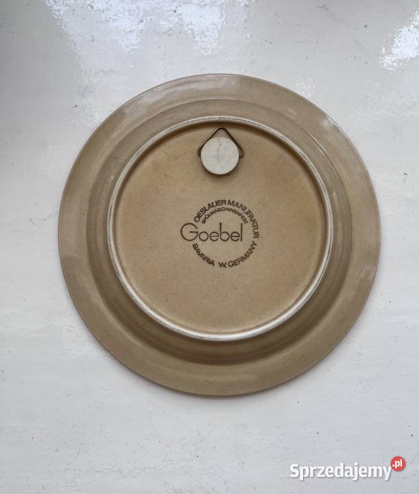 Ozdobny talerz z wizerunkiem upamiętniającym Grupa