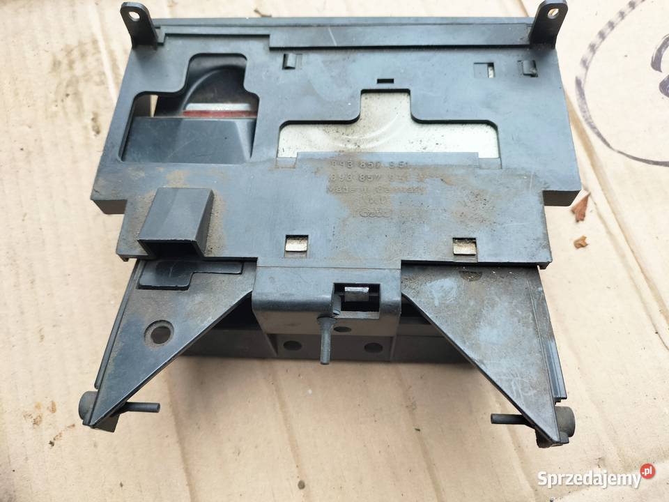 AUDI 80 B3 80B3 GNIAZDO ZAPALNICZKI POPIELNICZKA