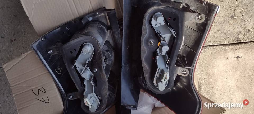 Toyota Avensis II T25 lampa lewa przód tył Mielec