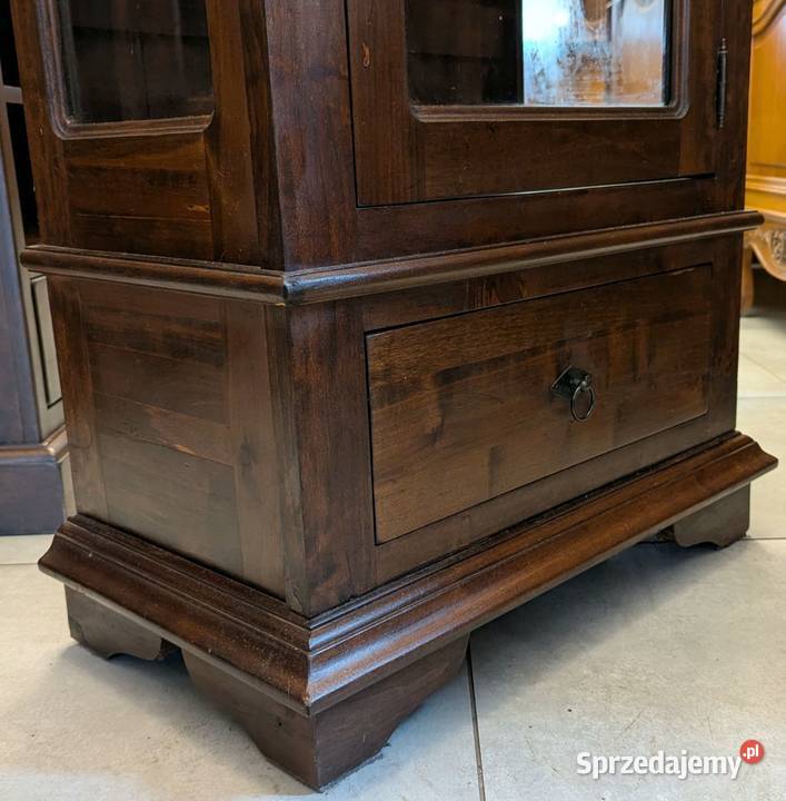 Nieduża witryna serwantka kolonialnasklep