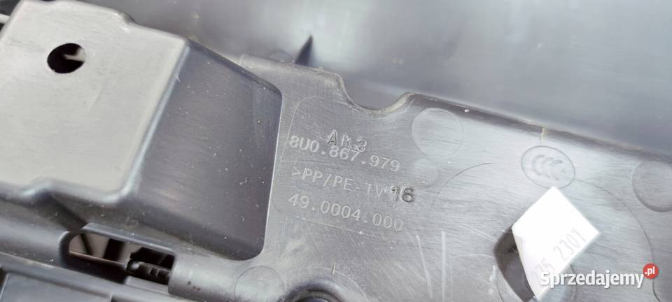 TAPICERKA KLAPY TYŁ AUDI Q3 8U 8U0867979 Przystajń