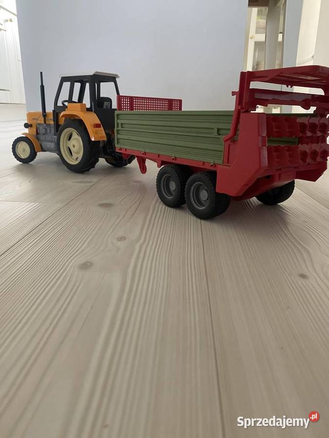 Traktor Ursus z rozrzutnikiem Bruder Otmice