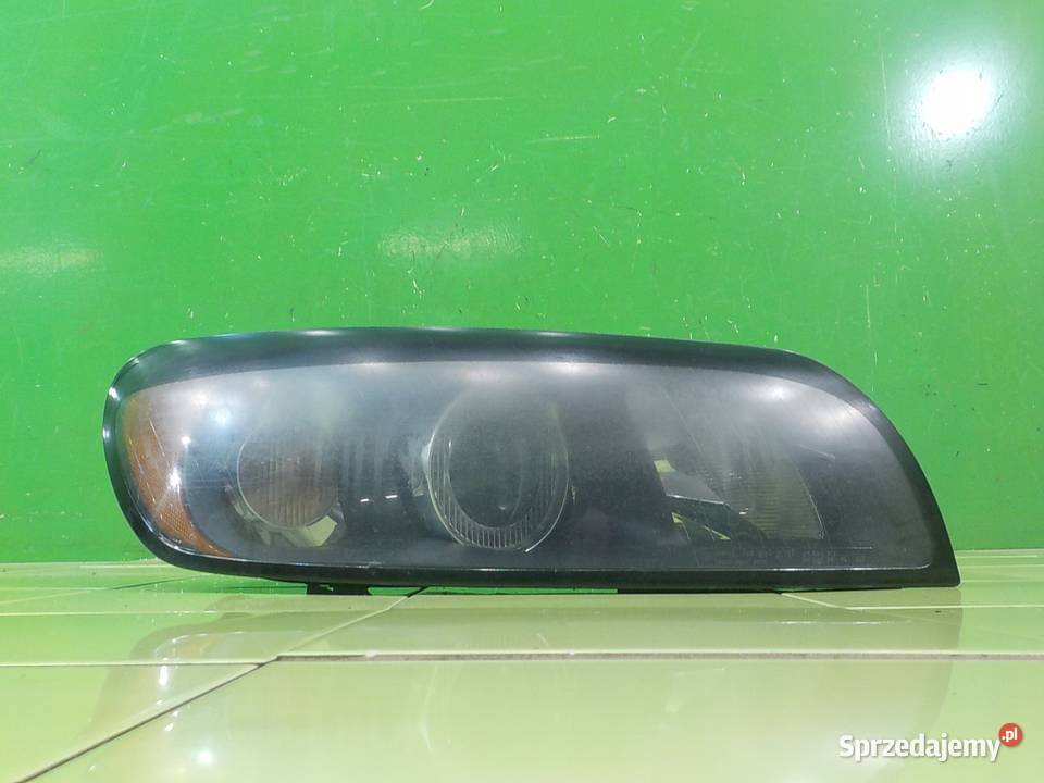 VOLVO C30 25T5 07r 3D lampa prawa przod 30657175 Suków