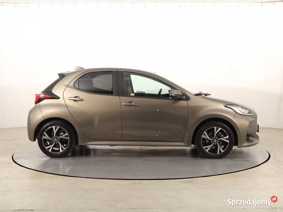 Toyota Yaris 15 VVTi Hybrid Hatchback