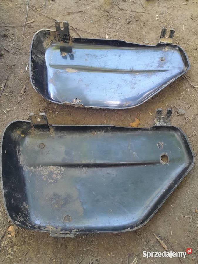 Boczek prawy plastikowy 2 sztuki oryginal Świerzawa sprzedam