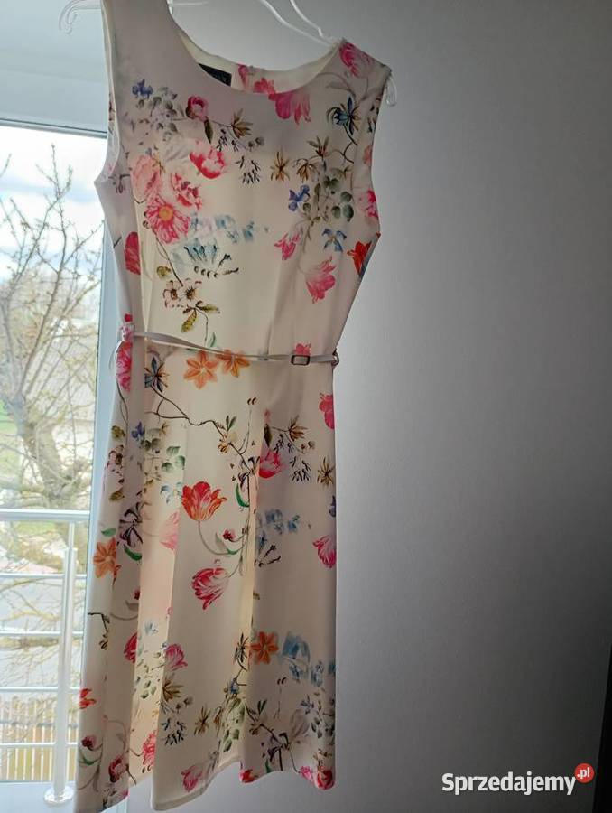 Sukienka w kwiaty