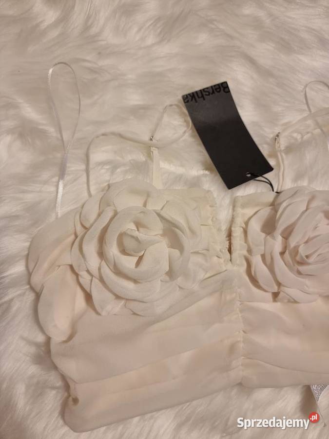 Kremowy top bershka z różami Topy i koszulki lubelskie Chełm