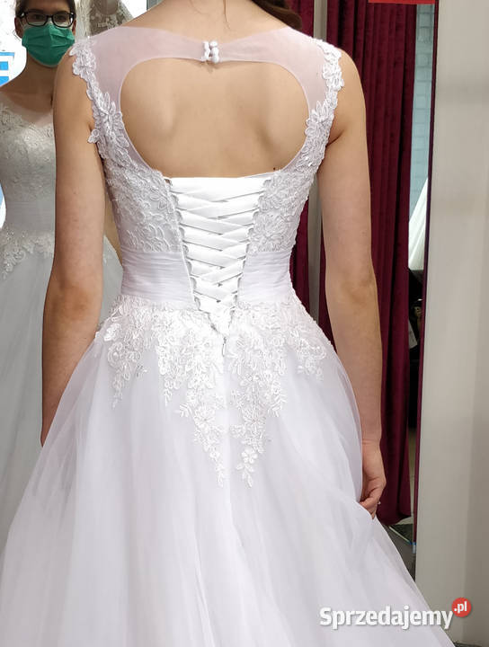 Suknia ślubna tiulowa