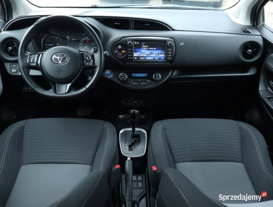 Toyota Yaris 15 Hybrid światła przeciwmgielne Łódź