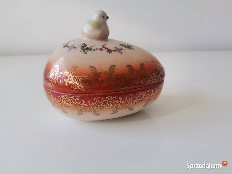 Stara przedwojenna bomboniera Jajo z kurczakiem Porcelana i szkło śląskie