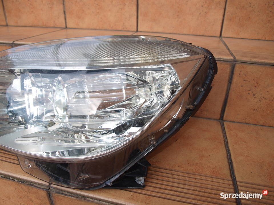 Mercedes C klasa W204 lampy przód zwykłe 2007 Kalisz