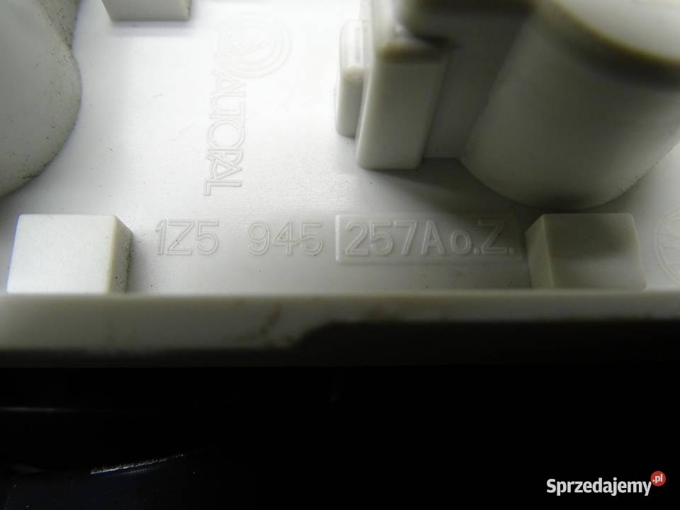 LAMPA LEWA LEWY TYŁ W BŁOTNIK SKODA OCTAVIA II