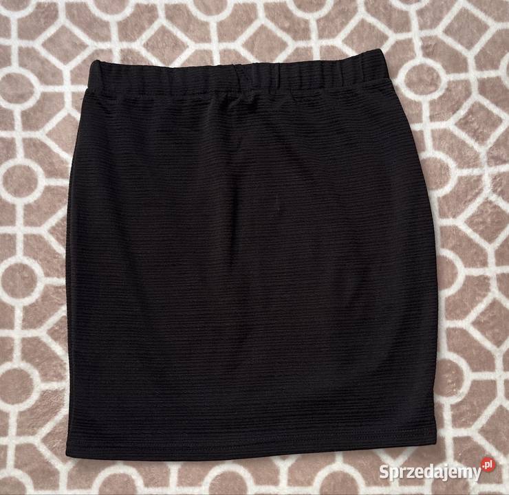 Czarna spódniczka prążkowana wymiary w pasie