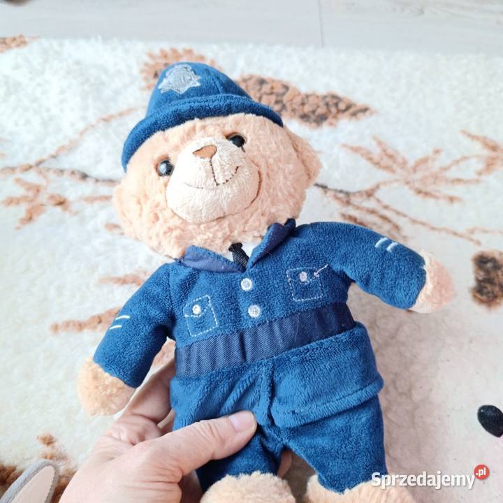 pluszowy miś firmy Keel Toys przedstawiający Poznań