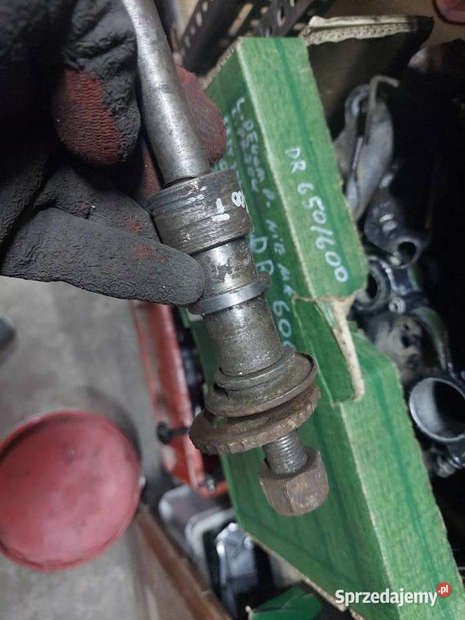 Suzuki DR 600 oś tylna ośka dr600 dr 650 dr650 dolnośląskie