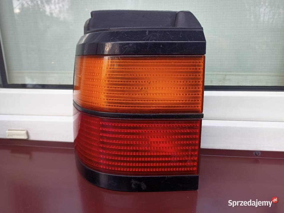 VW Passat B3 kombi Variant lampa tył tylna lewa Sieradz