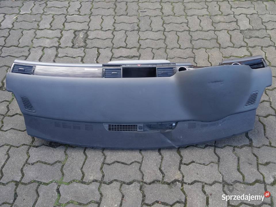 AUDI A8 D3 KONSOLA DESKA ROZDZIELCZA SWING osobowe Przemęt sprzedam