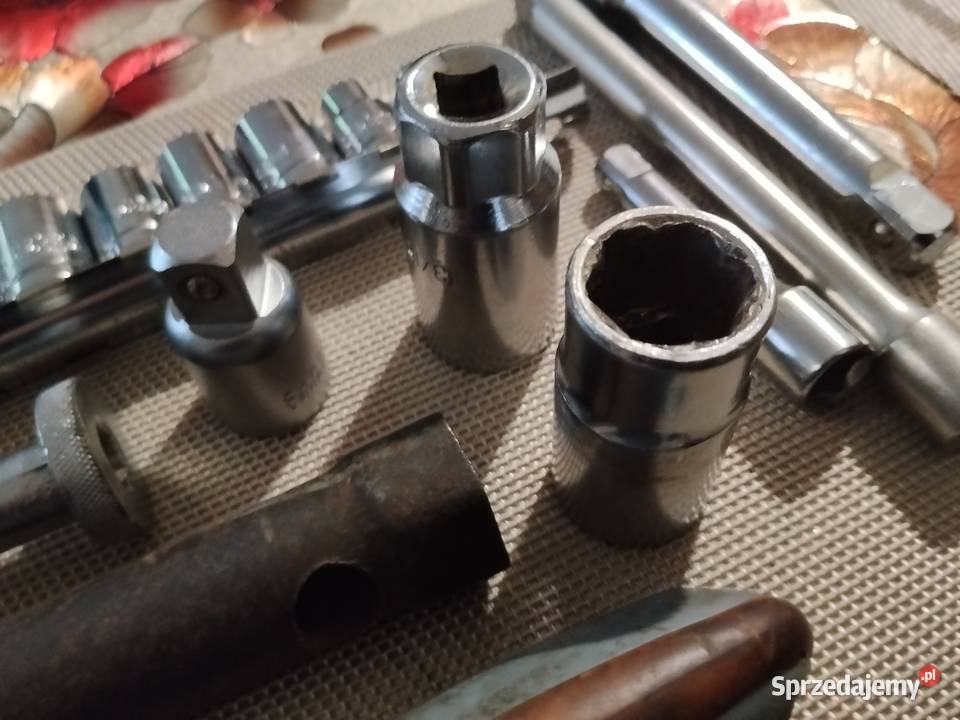 Zestaw kluczy nasadowych i inne Jawor