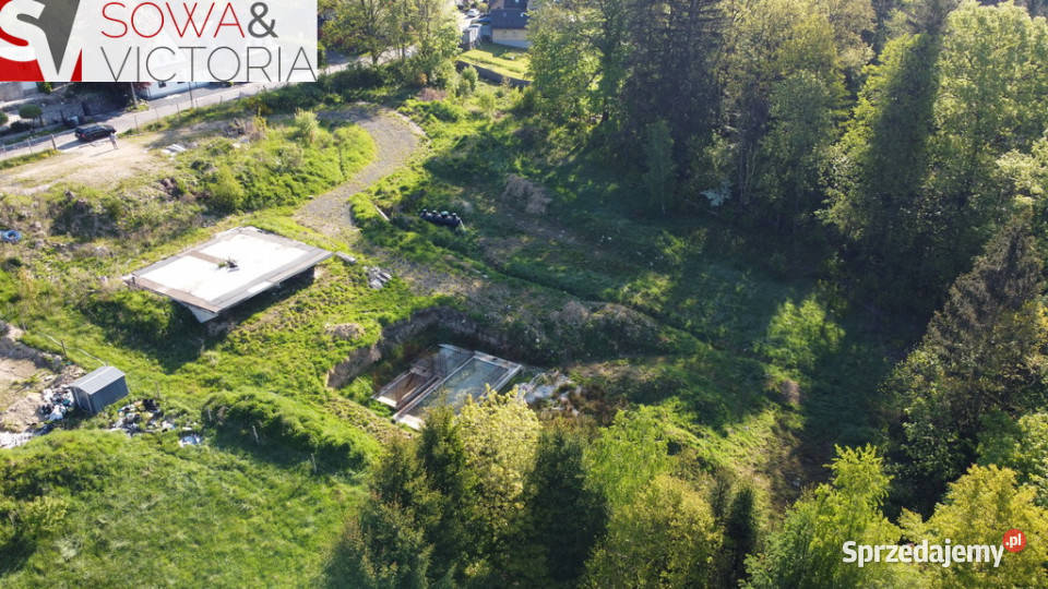 Działka z rozpoczętą budową z widokiem na góry Piechowice