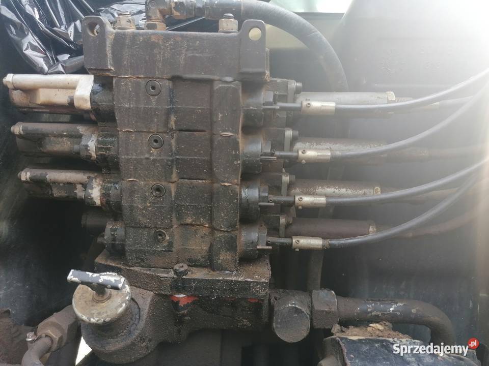Rozdzielacz Massey Ferguson 8220 8240 8250 8260 Siemiatycze